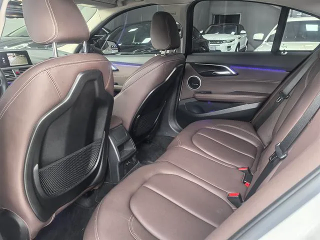 BMW 1 Series 2020 120i M Sports suit interior photo 8