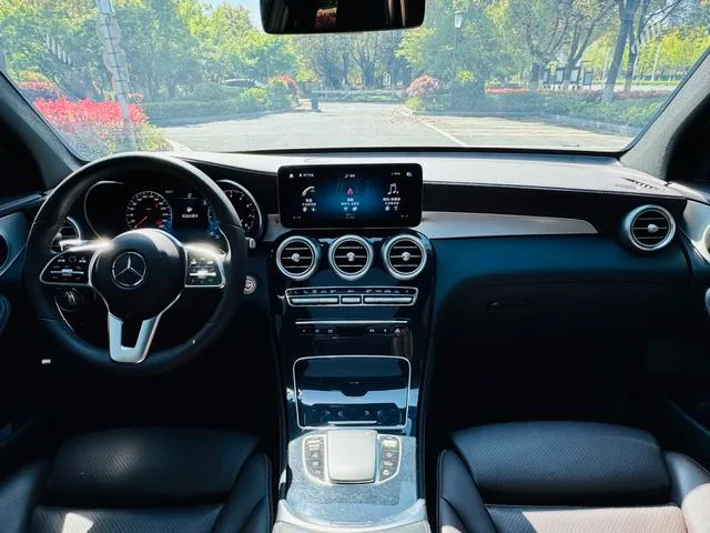 Mercedes-Benz GLC 2022 Tres cambios GLC 260 L 4MATIC Dinámico interior foto 10