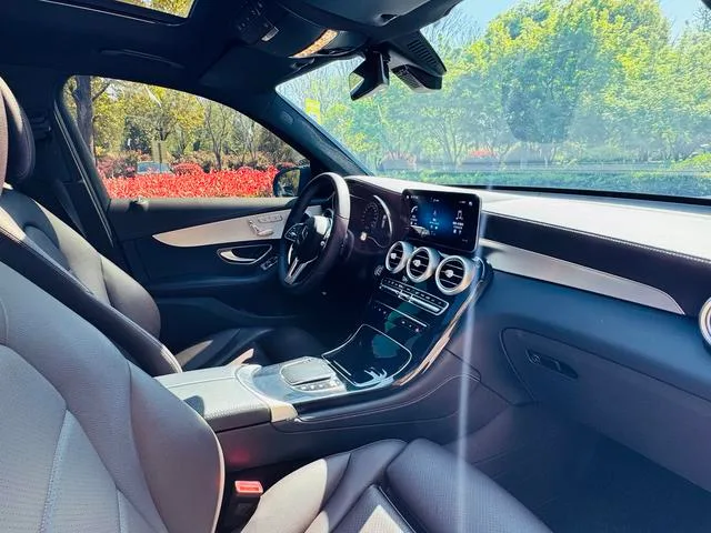 Mercedes-Benz GLC 2022 Tres cambios GLC 260 L 4MATIC Dinámico interior foto 11