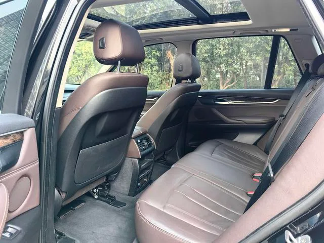 BMW X5 2017 xDrive35i Elegant style interior photo 6