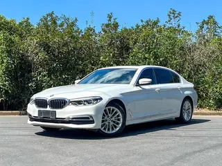 BMW 5 Series 2020 530Li Líder Traje de lujo exterior foto 1