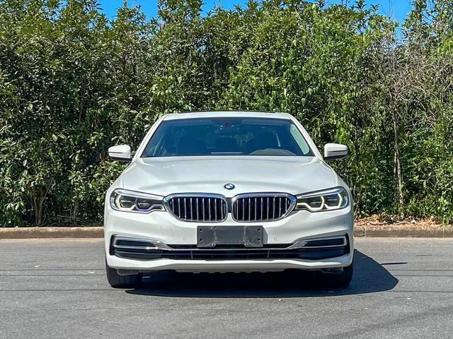 BMW 5 Series 2020 530Li Líder Traje de lujo exterior foto 2