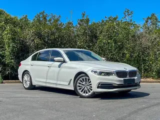 BMW 5 Series 2020 530Li Líder Traje de lujo exterior foto 3