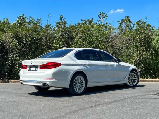 BMW 5 Series 2020 530Li Líder Traje de lujo exterior foto 4