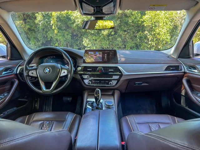 BMW 5 Series 2020 530Li Líder Traje de lujo interior foto 15