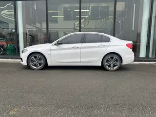 BMW 1 Series 2018 118i Sporty exterior photo 2