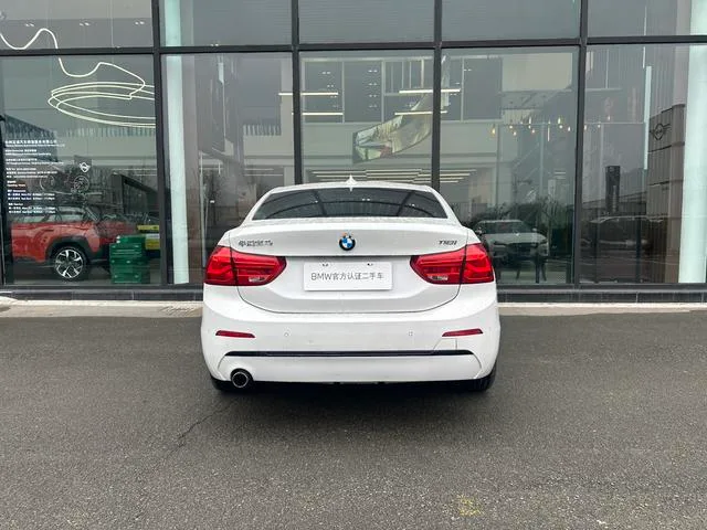 BMW 1 Series 2018 118i Sporty exterior photo 4