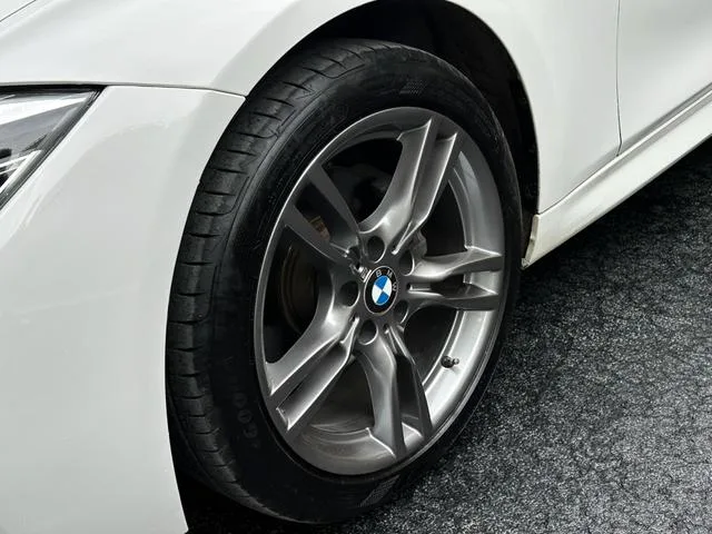 BMW 3 Series 2018 320i M Sports suit exterior photo 2