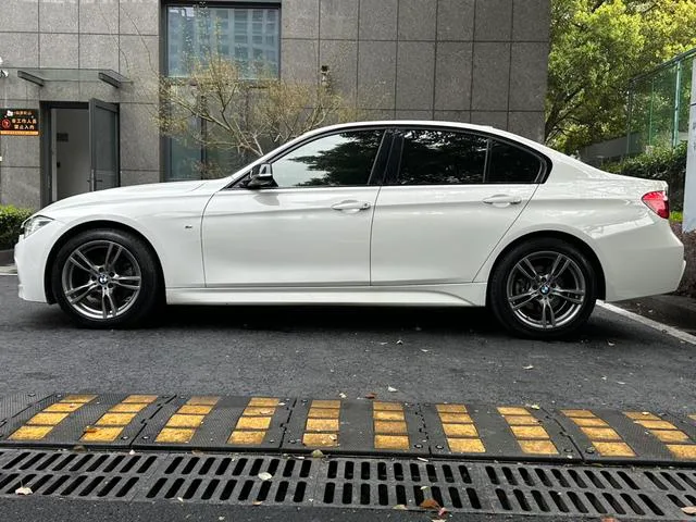 BMW 3 Series 2018 320i M Sports suit exterior photo 4