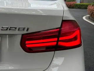 BMW 3 Series 2018 320i M Sports suit interior photo 11