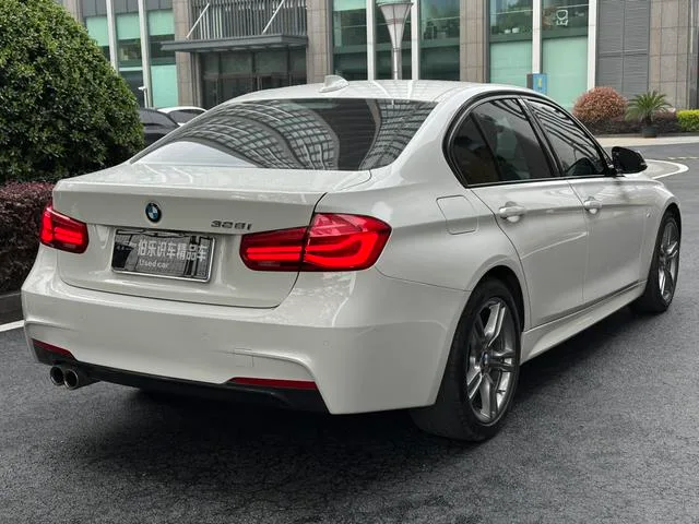 BMW 3 Series 2018 320i M Sports suit interior photo 12