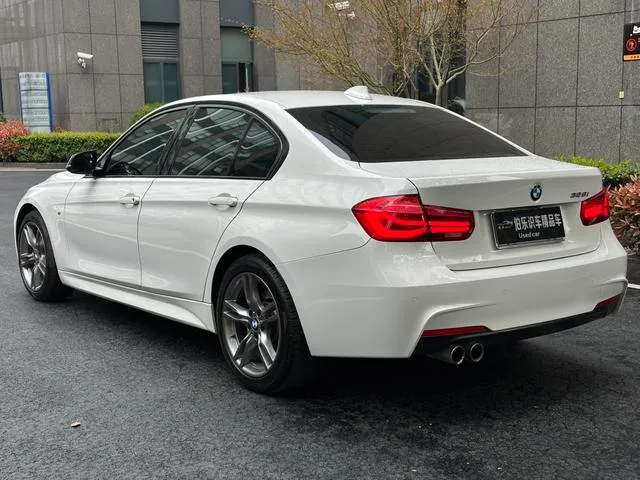 BMW 3 Series 2018 320i M Sports suit interior photo 15