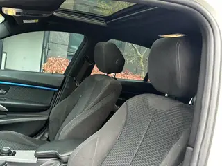 BMW 3 Series 2018 320i M Sports suit interior photo 18