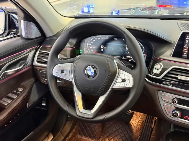BMW 7 Series 2019 730Li M Sports suit exterior photo 2