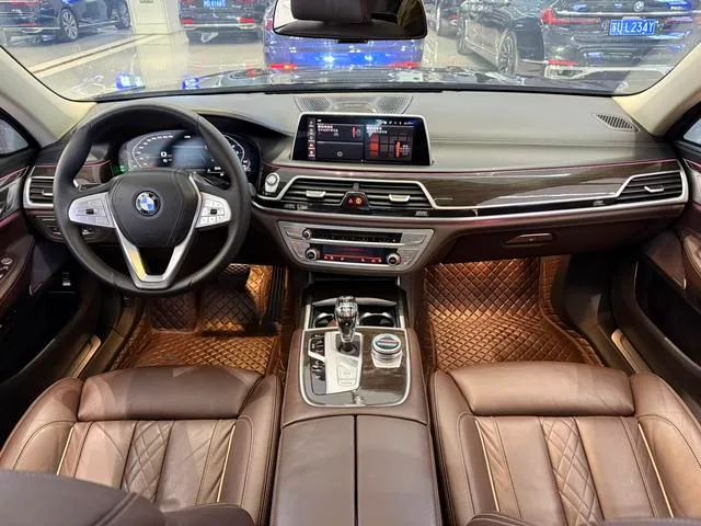 BMW 7 Series 2019 730Li M Sports suit exterior photo 4