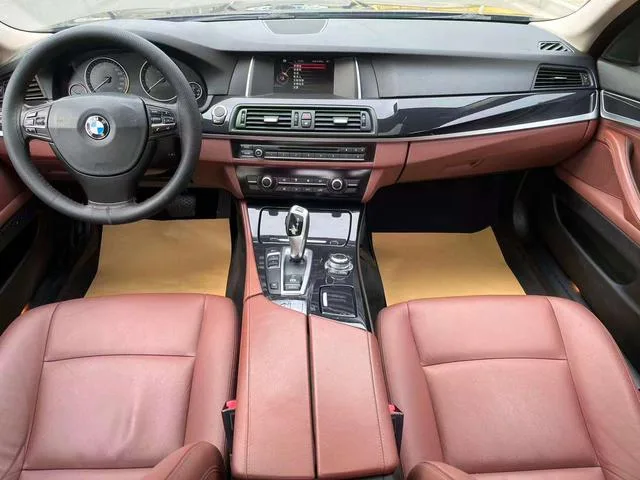 BMW 5 Series 2014 520Li Elegant style interior photo 11