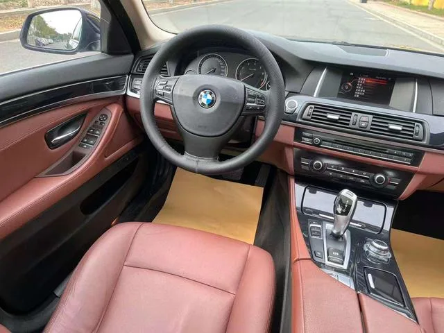 BMW 5 Series 2014 520Li Elegant style interior photo 12