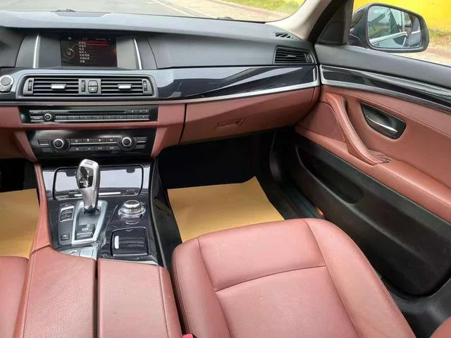 BMW 5 Series 2014 520Li Elegant style interior photo 13