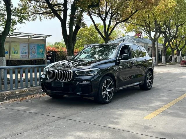 BMW X5 2021 Mise à jour xDrive40i Type de luxe M Ensemble de sport extérieur photo 1 BMW X5 2021 Mise à jour xDrive40i Type de luxe M Ensemble de sport extérieur photo 1