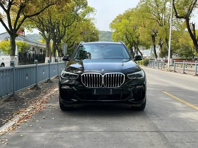 BMW X5 2021 Mise à jour xDrive40i Type de luxe M Ensemble de sport extérieur photo 2 BMW X5 2021 Mise à jour xDrive40i Type de luxe M Ensemble de sport extérieur photo 2