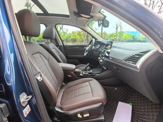 BMW X3 2019 xDrive25i M Sports suit interior photo 12