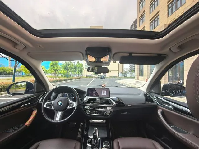 BMW X3 2019 xDrive25i M Sports suit interior photo 14