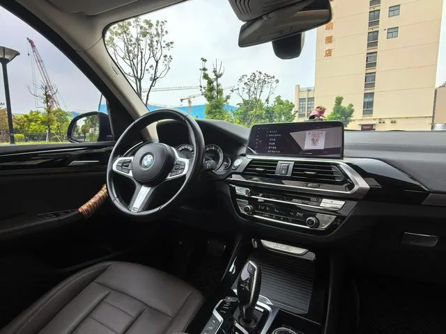 BMW X3 2019 xDrive25i M Sports suit interior photo 15