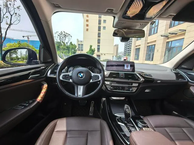 BMW X3 2019 xDrive25i M Sports suit interior photo 16