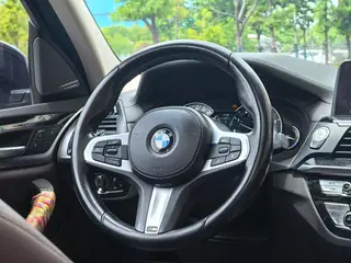 BMW X3 2019 xDrive25i M Sports suit interior photo 17