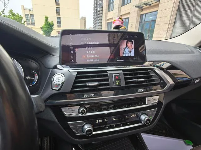 BMW X3 2019 xDrive25i M Sports suit interior photo 19