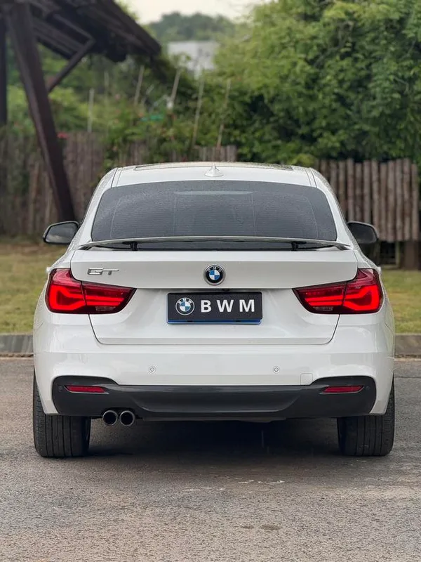 BMW 3 Series GT 2019 320i M Sports suit interior photo 11