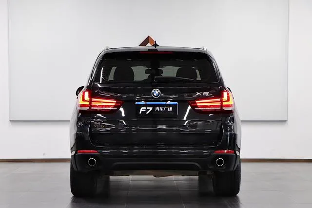 BMW X5 2014 xDrive35i Estilo elegante exterior foto 5