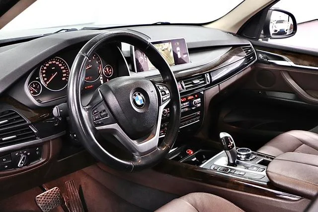 BMW X5 2014 xDrive35i Estilo elegante interior foto 11