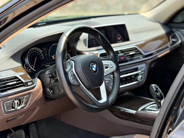 BMW 7 Series 2016 730Li Leader extérieur photo 4 BMW 7 Series 2016 730Li Leader extérieur photo 4