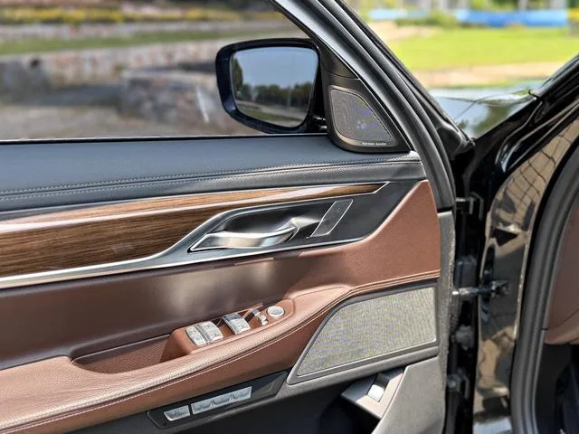BMW 7 Series 2016 730Li Leader extérieur photo 6 BMW 7 Series 2016 730Li Leader extérieur photo 6