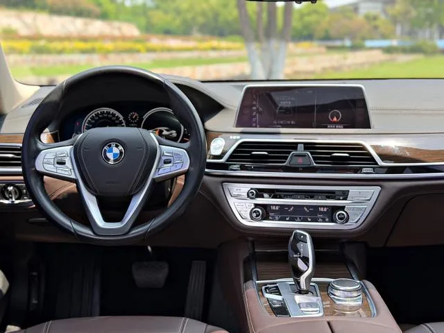 BMW 7 Series 2016 730Li Leader extérieur photo 8 BMW 7 Series 2016 730Li Leader extérieur photo 8