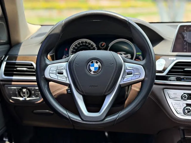 BMW 7 Series 2016 730Li Leader extérieur photo 9 BMW 7 Series 2016 730Li Leader extérieur photo 9