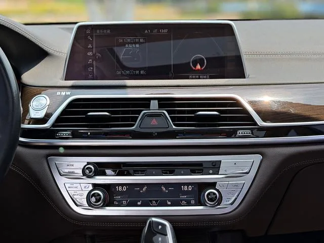 BMW 7 Series 2016 730Li Leader extérieur photo 10 BMW 7 Series 2016 730Li Leader extérieur photo 10