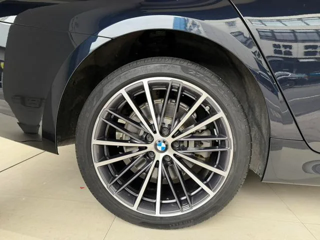BMW 5 Series 2021 530Li Leader M Ensemble de sport intérieur photo 13 BMW 5 Series 2021 530Li Leader M Ensemble de sport intérieur photo 13