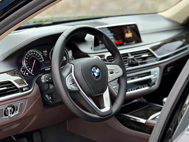 BMW 7 Series 2018 730Li Tipo de lujo Traje de excelencia exterior foto 4 BMW 7 Series 2018 730Li Tipo de lujo Traje de excelencia exterior foto 4