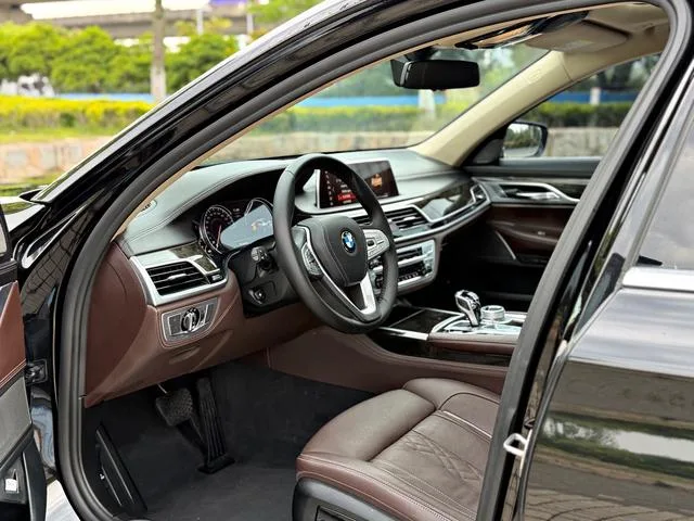 BMW 7 Series 2018 730Li Tipo de lujo Traje de excelencia exterior foto 5 BMW 7 Series 2018 730Li Tipo de lujo Traje de excelencia exterior foto 5