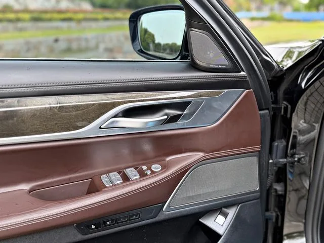 BMW 7 Series 2018 730Li Tipo de lujo Traje de excelencia exterior foto 6 BMW 7 Series 2018 730Li Tipo de lujo Traje de excelencia exterior foto 6