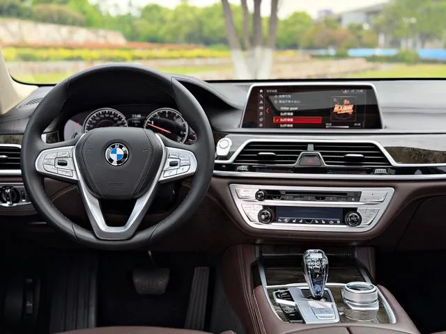 BMW 7 Series 2018 730Li Tipo de lujo Traje de excelencia exterior foto 8 BMW 7 Series 2018 730Li Tipo de lujo Traje de excelencia exterior foto 8