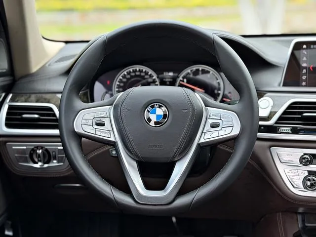 BMW 7 Series 2018 730Li Tipo de lujo Traje de excelencia exterior foto 9 BMW 7 Series 2018 730Li Tipo de lujo Traje de excelencia exterior foto 9