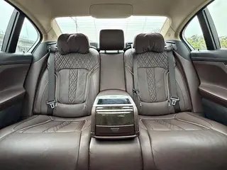 BMW 7 Series 2018 730Li Tipo de lujo Traje de excelencia interior foto 12 BMW 7 Series 2018 730Li Tipo de lujo Traje de excelencia interior foto 12
