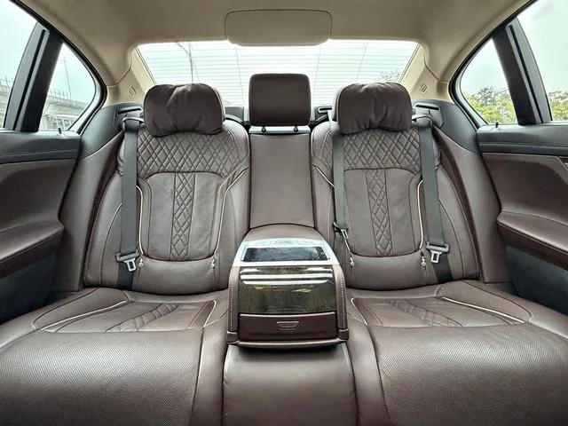 BMW 7 Series 2018 730Li Tipo de lujo Traje de excelencia interior foto 12 BMW 7 Series 2018 730Li Tipo de lujo Traje de excelencia interior foto 12