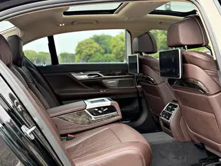 BMW 7 Series 2018 730Li Tipo de lujo Traje de excelencia interior foto 14 BMW 7 Series 2018 730Li Tipo de lujo Traje de excelencia interior foto 14