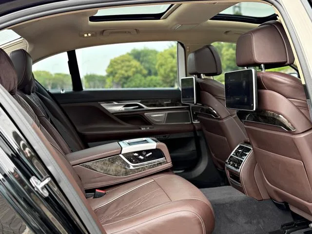 BMW 7 Series 2018 730Li Tipo de lujo Traje de excelencia interior foto 14 BMW 7 Series 2018 730Li Tipo de lujo Traje de excelencia interior foto 14