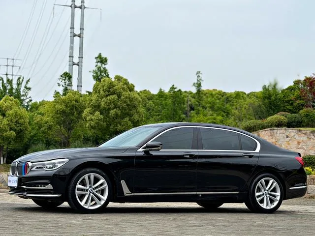 BMW 7 Series 2018 730Li Tipo de lujo Traje de excelencia interior foto 17 BMW 7 Series 2018 730Li Tipo de lujo Traje de excelencia interior foto 17