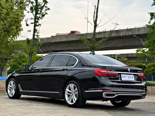BMW 7 Series 2018 730Li Tipo de lujo Traje de excelencia interior foto 18 BMW 7 Series 2018 730Li Tipo de lujo Traje de excelencia interior foto 18